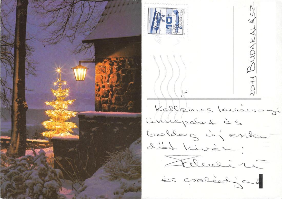 Kellemes karacsonyi Unnepeket Es Boldog Uj Evet. albero e lanterna. …