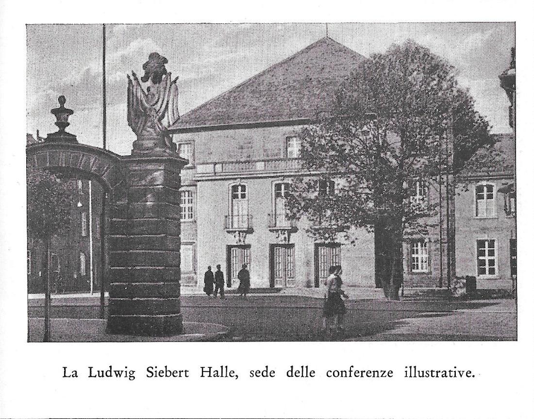 La Ludwig Siebert Halle, sede delle conferenze illustrative (Bayreuth). Stampa …