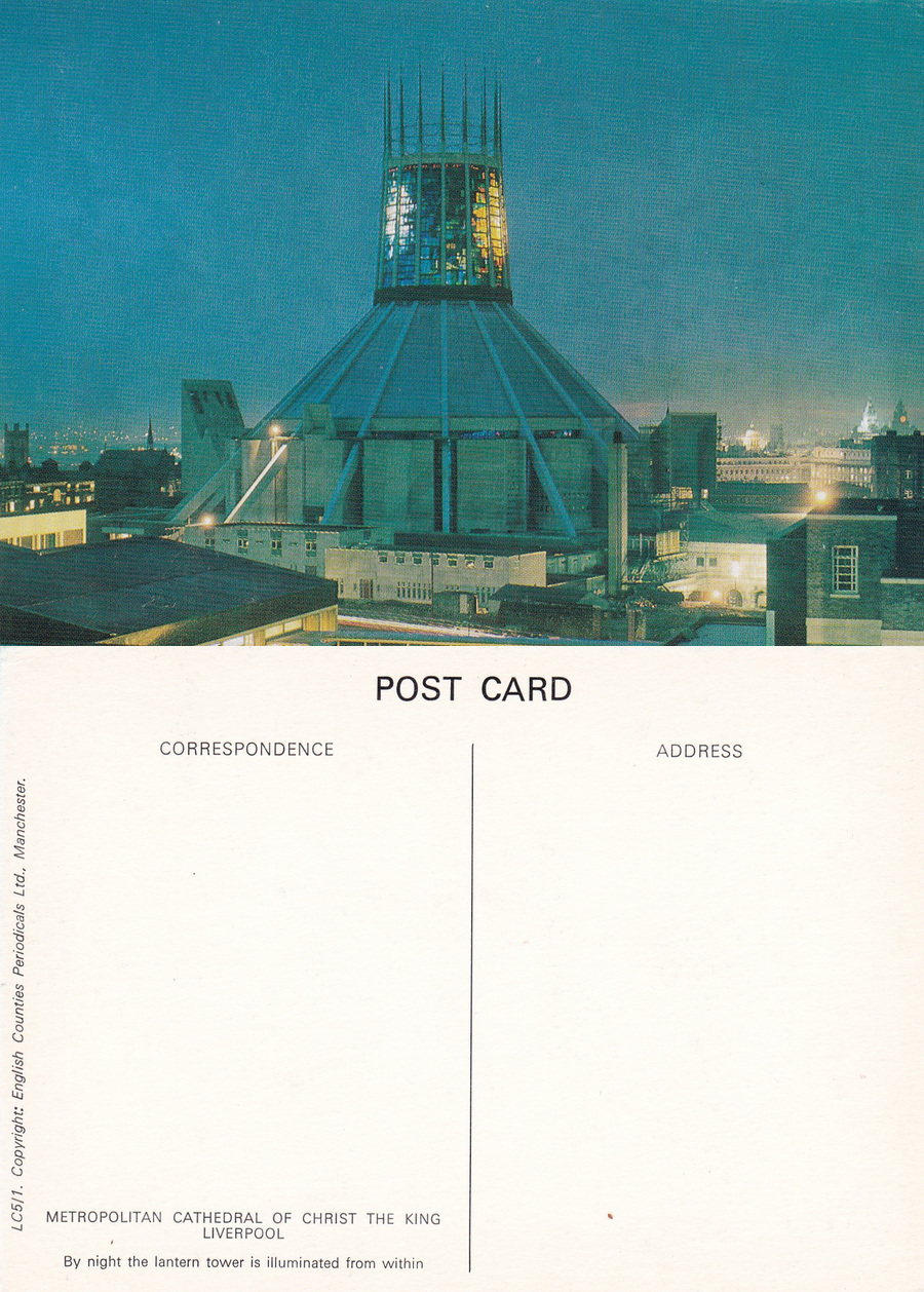 Liverpool. Metropolitan Cathedral of Christ the King. By night. Non …