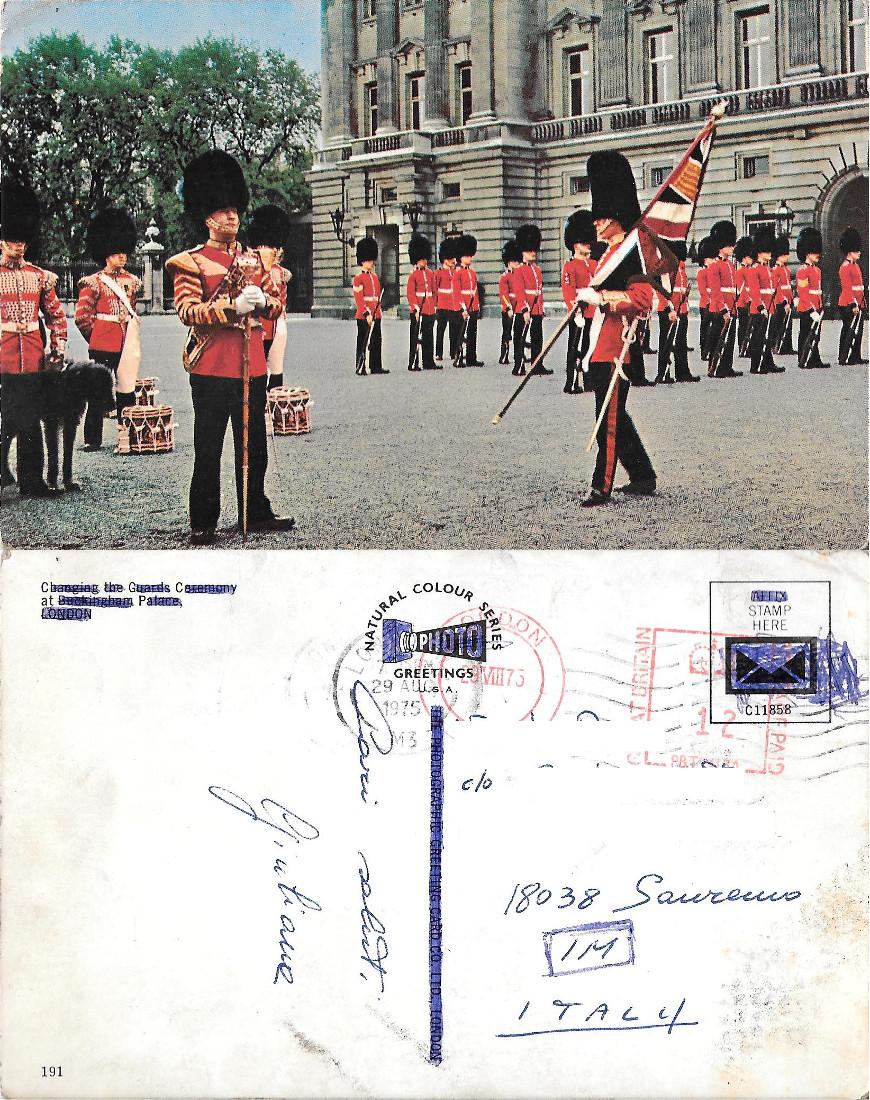 London. Changing the Guards Ceremony at Buckingham Palace. Viaggiata 1973