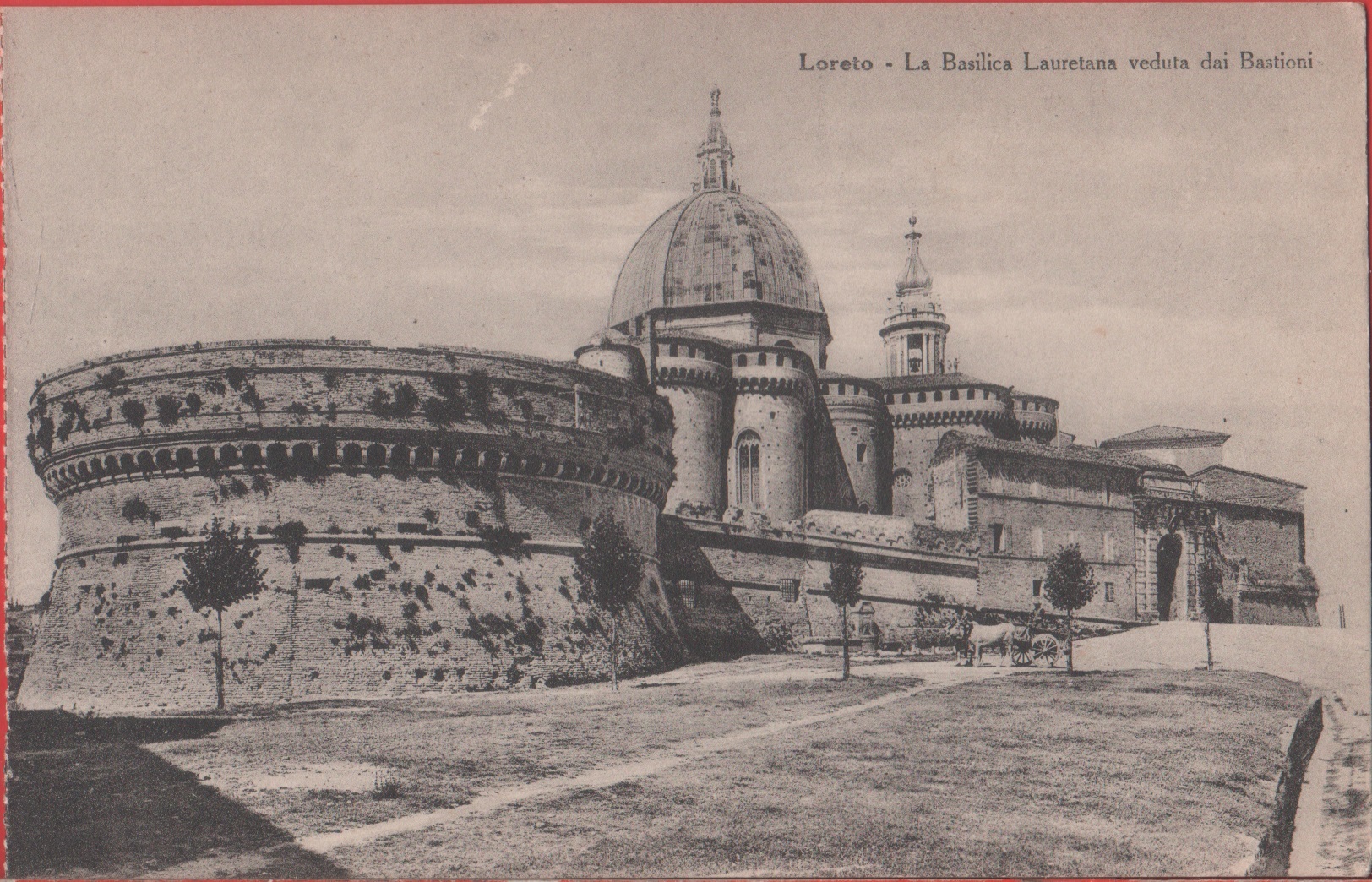 Loreto. La Basilica Lauretana veduta dai Bastioni. Non viaggiata