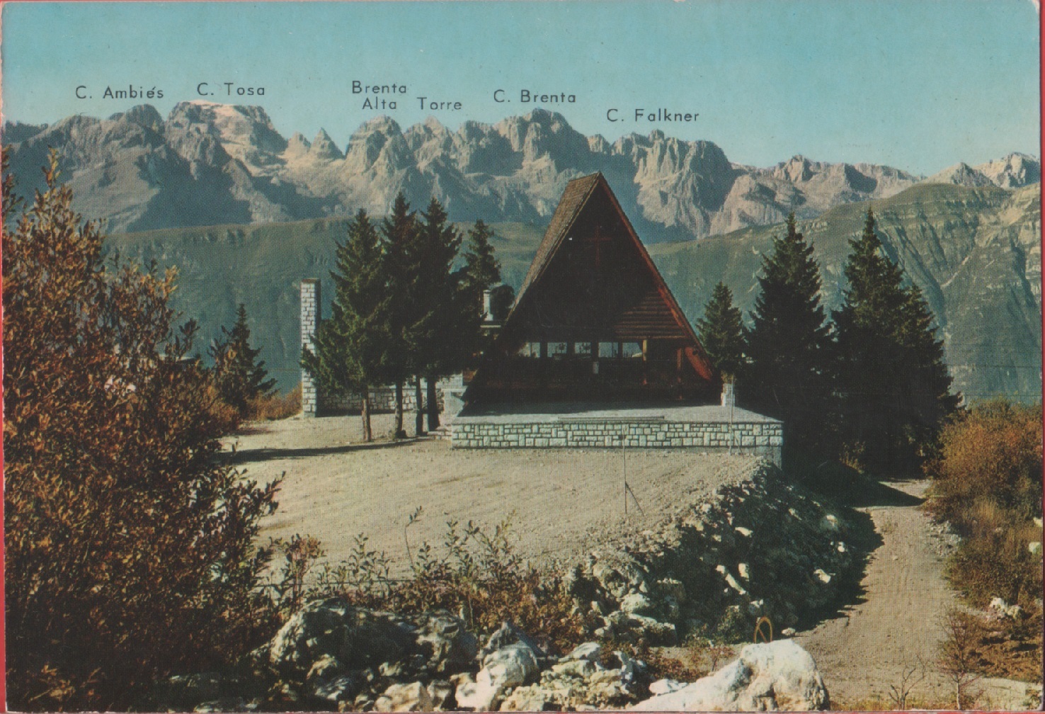 Monte Bodone (TN). Chiesetta alpina al Vason e Dolomiti del …