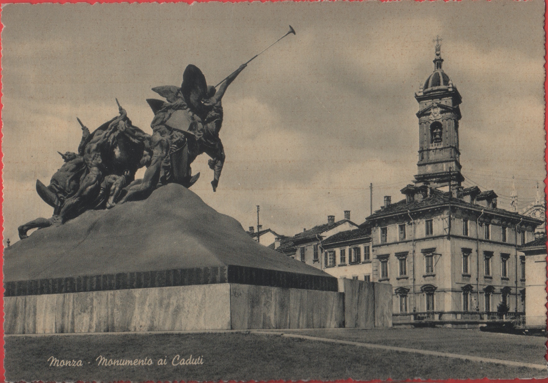 Monza. Monumento ai Caduti. Non viaggiata