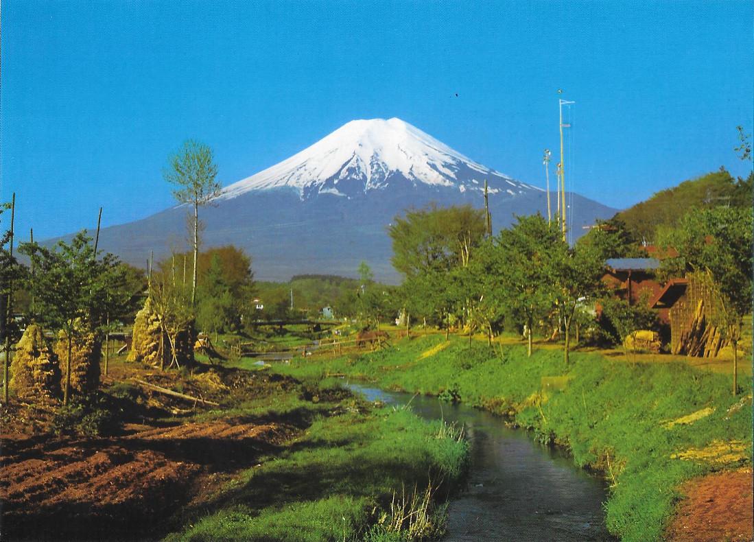 Mt. Fuji viewed from Oshino in spring. Non viaggiata