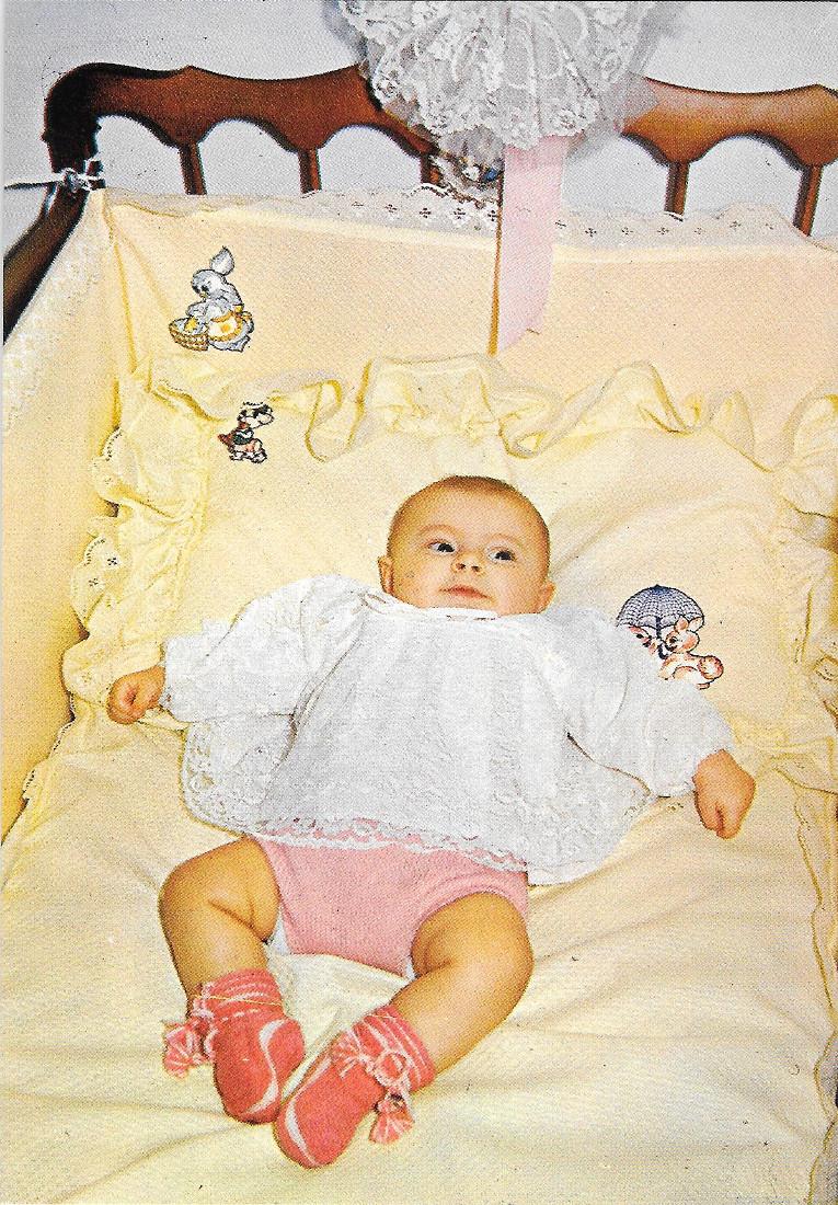 Neonata nel lettino. Non viaggiata