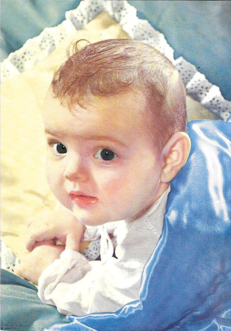 Neonato che guarda. Non viaggiata