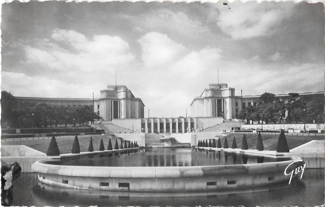 Parigi. Le palais de Chaillot vu des jardins. Non viaggiata, …