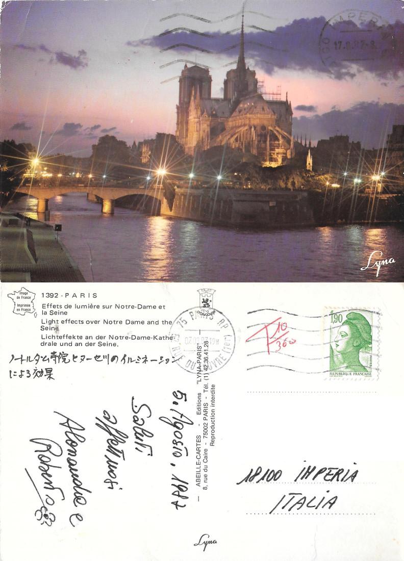 Paris. Effets de lumiere sur Notre-Dames et la Seine. Viaggiata …