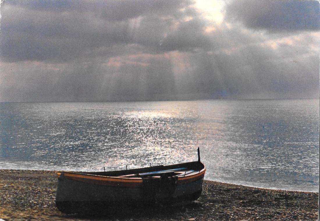 Riviera Ligure. Gozzo in riva al mare. Non viaggiata