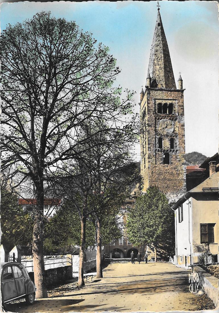 Saint-Etienne-De-Tinee. L'Entrée du Villone et le Clocher de l'Eglise. Non …
