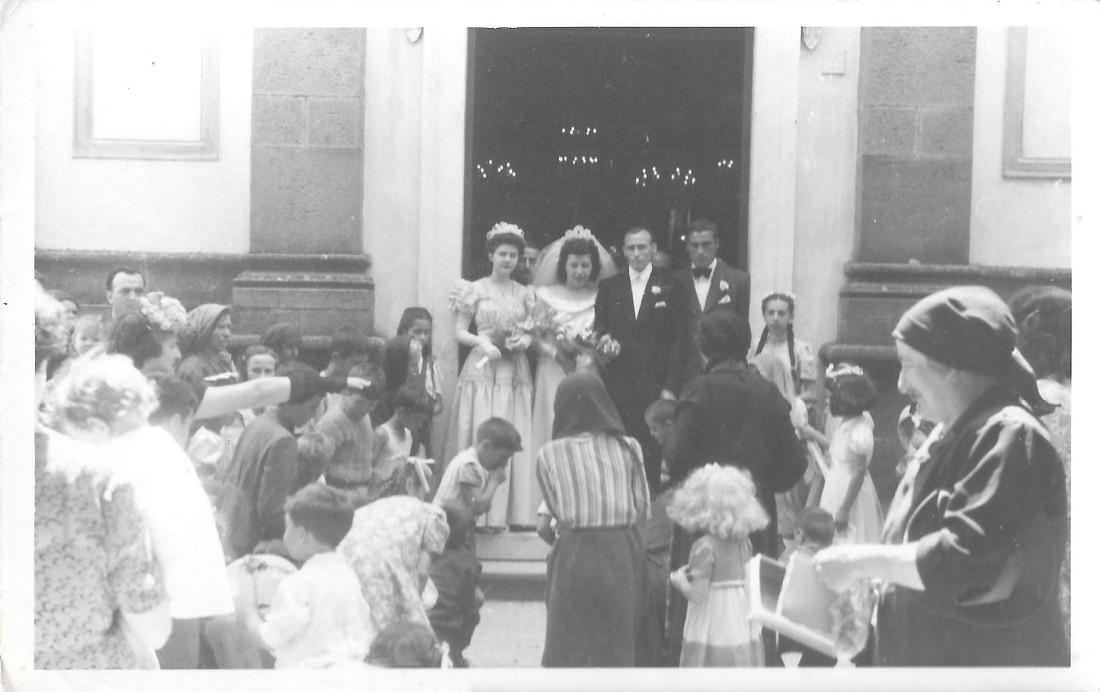 Sposi all'uscita della chiesa A. Fotografo Bertolini. Noceto (PR)