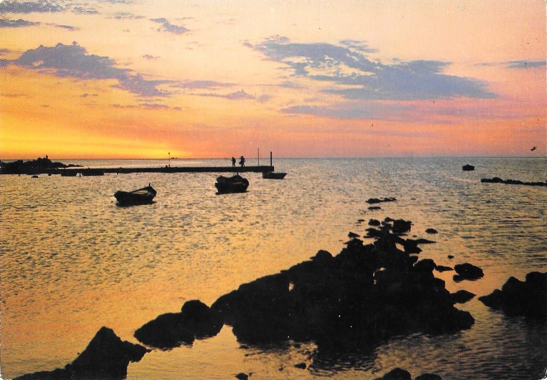 Tramonto sul mare con verso di V. Monti al retro. …