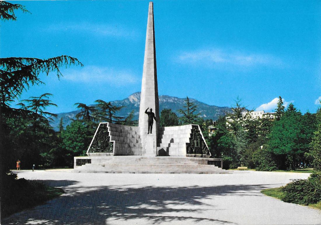 Trento. Monumento a De Gasperi. Non viaggiata