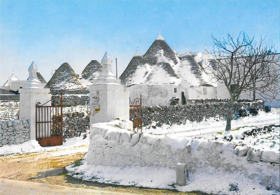 Trulli dopo una nevicata. Non viaggiata