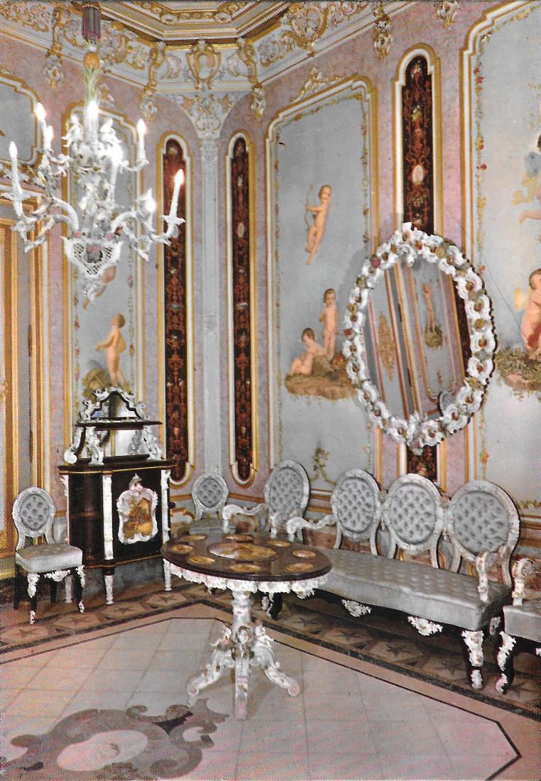 Valencia. Museo de ceramica. Muebles decorados con porcelanas de Sajonia. …