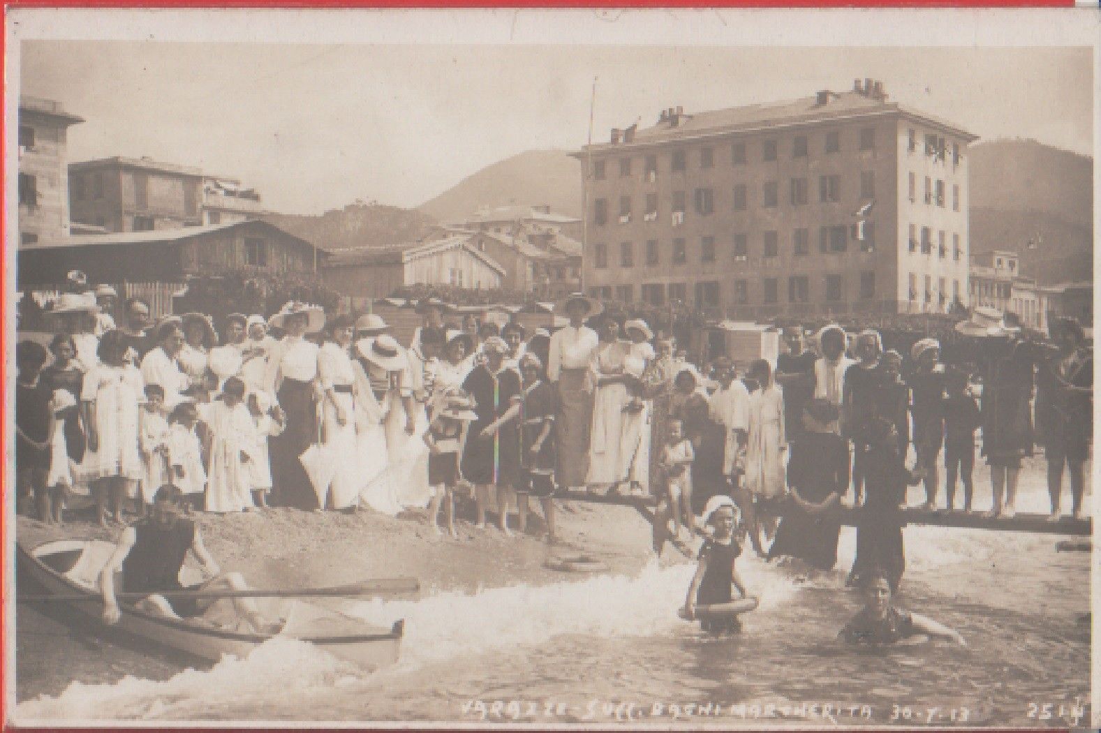 Varazze (GE). Bagni Margherita. Fotografica. Non viaggiata. Datata 1913