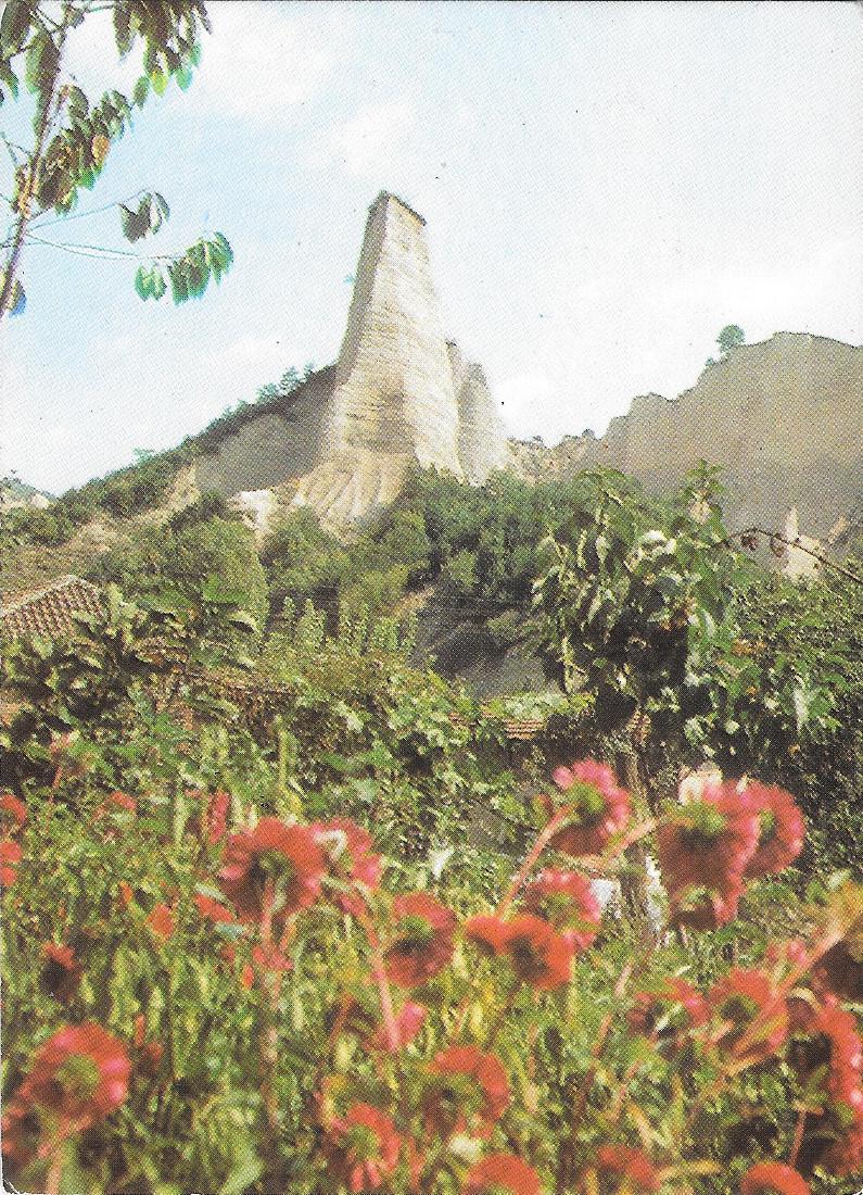 Village Karlanovo. La pyramide de sable. Bulgaria Non viaggiata