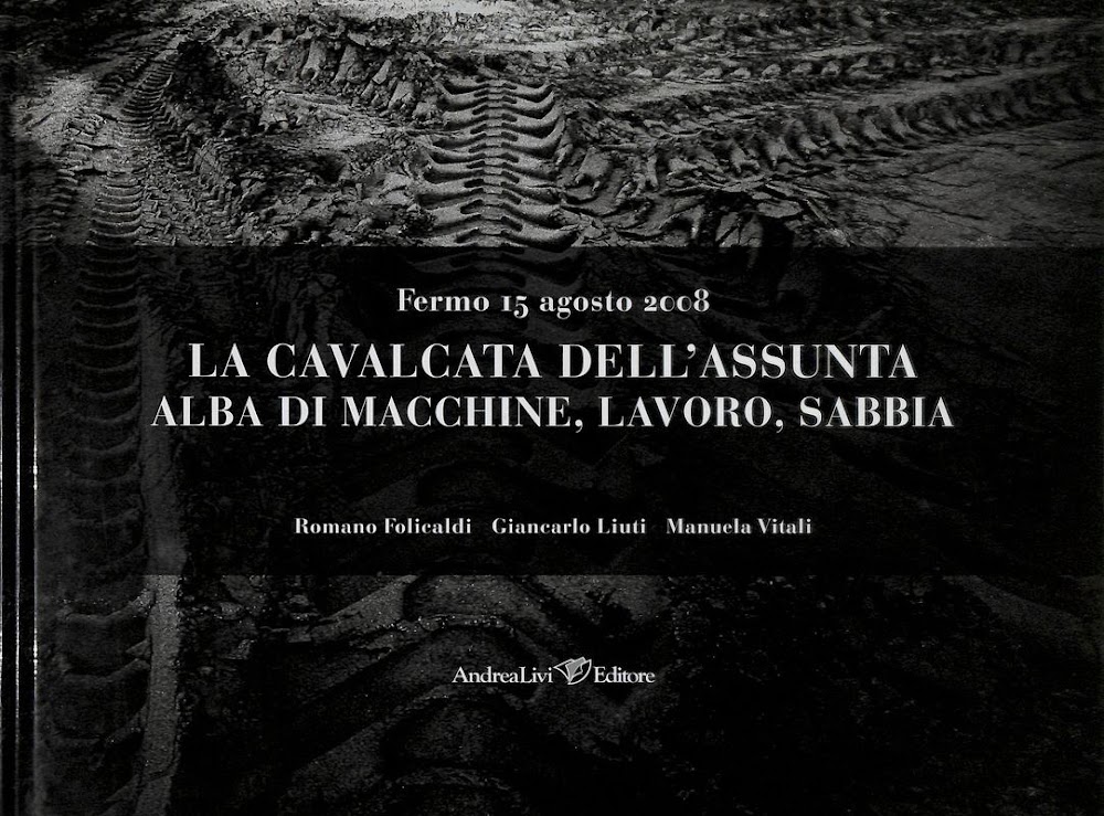 La Cavalcata dell'Assunta. Alba di macchine, lavoro, sabbia