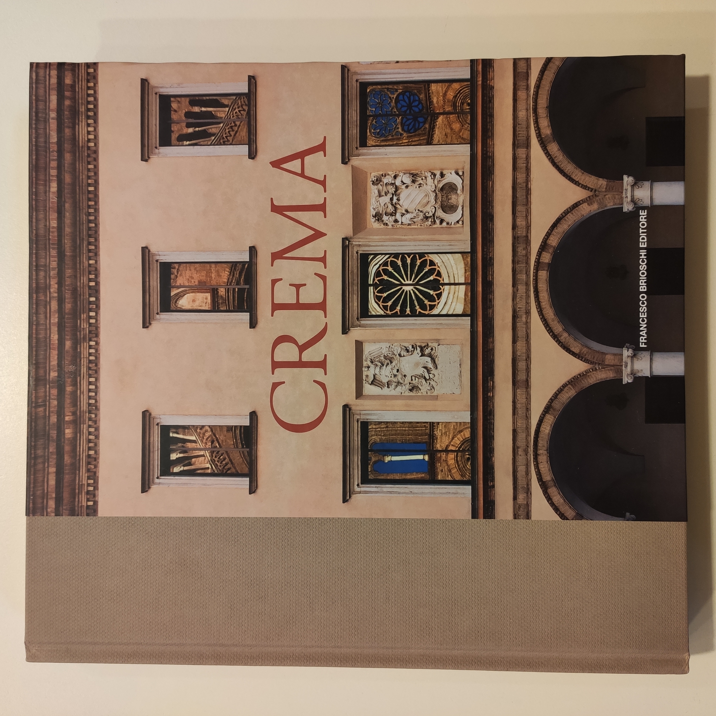 Crema. ediz. multilingue