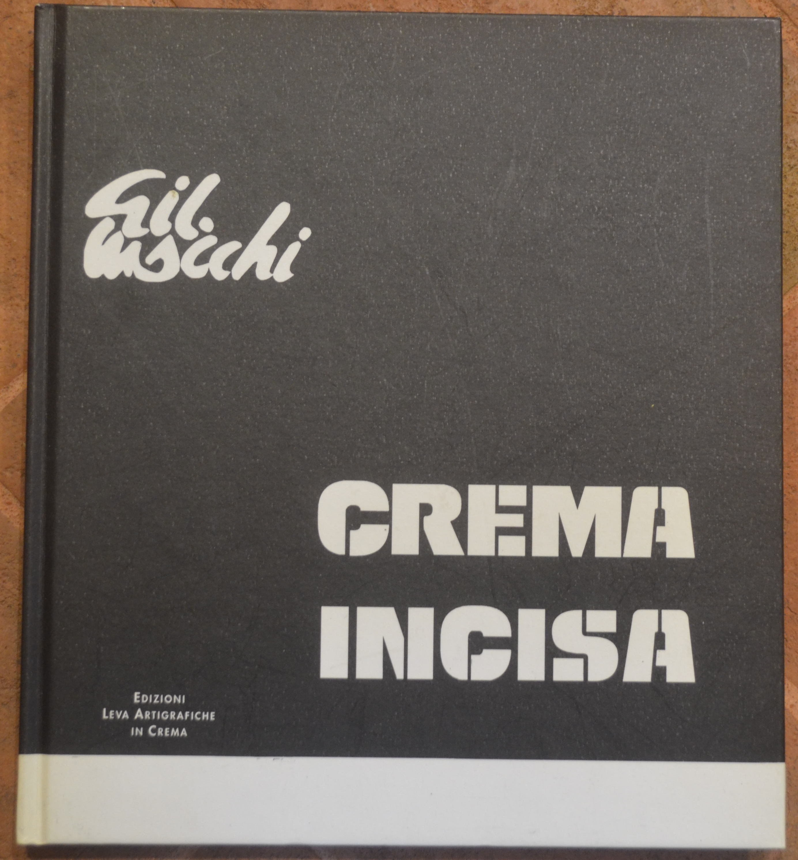 Crema incisa