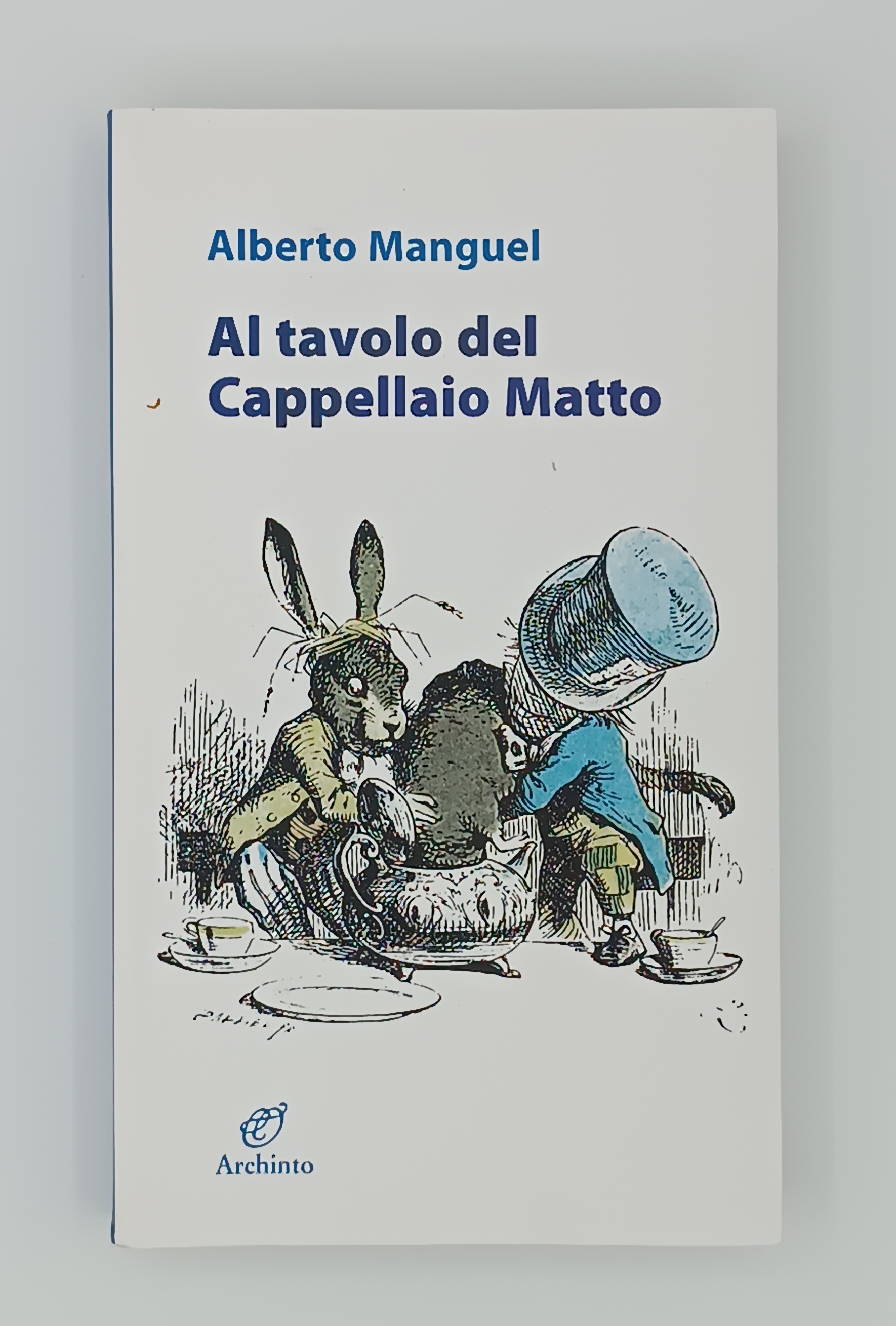 Al tavolo del cappellaio matto