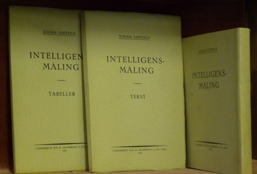 Intelligens-Mäling. 1 Volume: Tekst. 1 Volume: Tabeller.