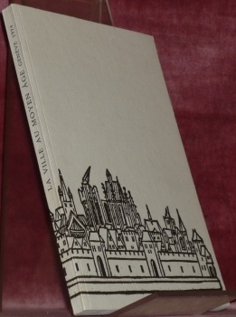 LA VILLE AU MOYEN ÂGE. Gravure allemande du XVe siècle. …