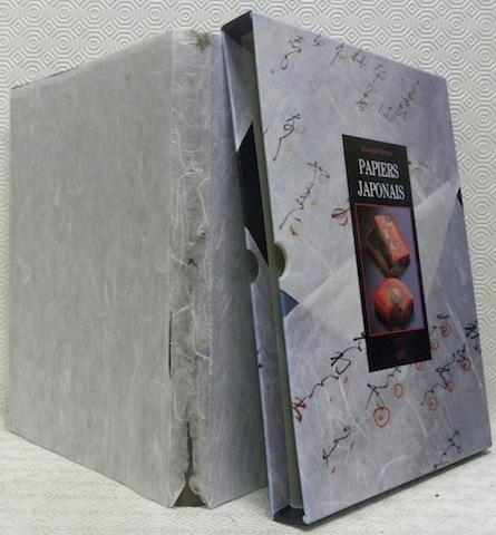 Papiers japonais. Photographies de Tsunehiro Kobayashi.
