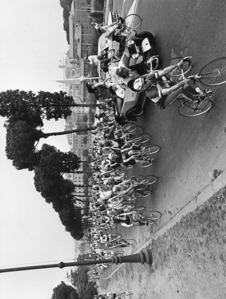 Roma in bicicletta. L'affollata partenza dal Circo Massimo