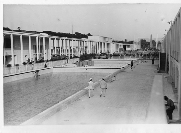 Roma, preparazione per l'inaugurazione delle piscine del villaggio balneare vicino …