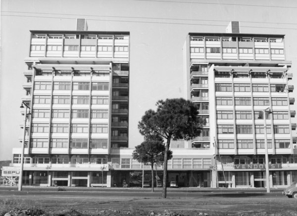 Roma I nuovi palazzi della via Cristoforo Colombo