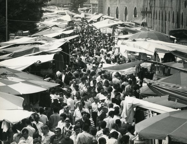 Roma il mercato di Porta Portese