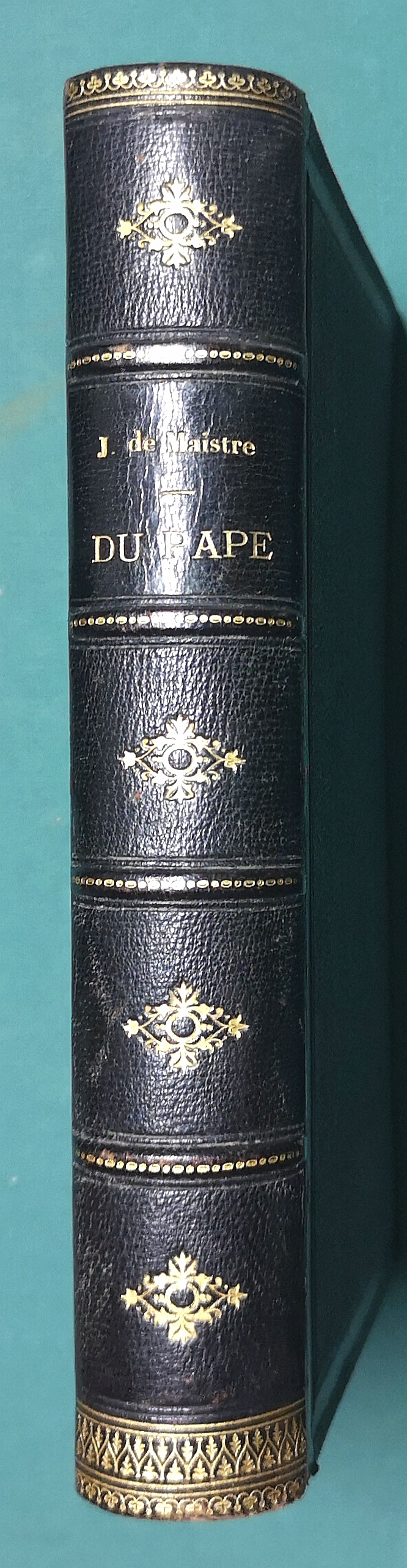 Du pape. Nouvelle édition précédée d'un essai sur la definition …