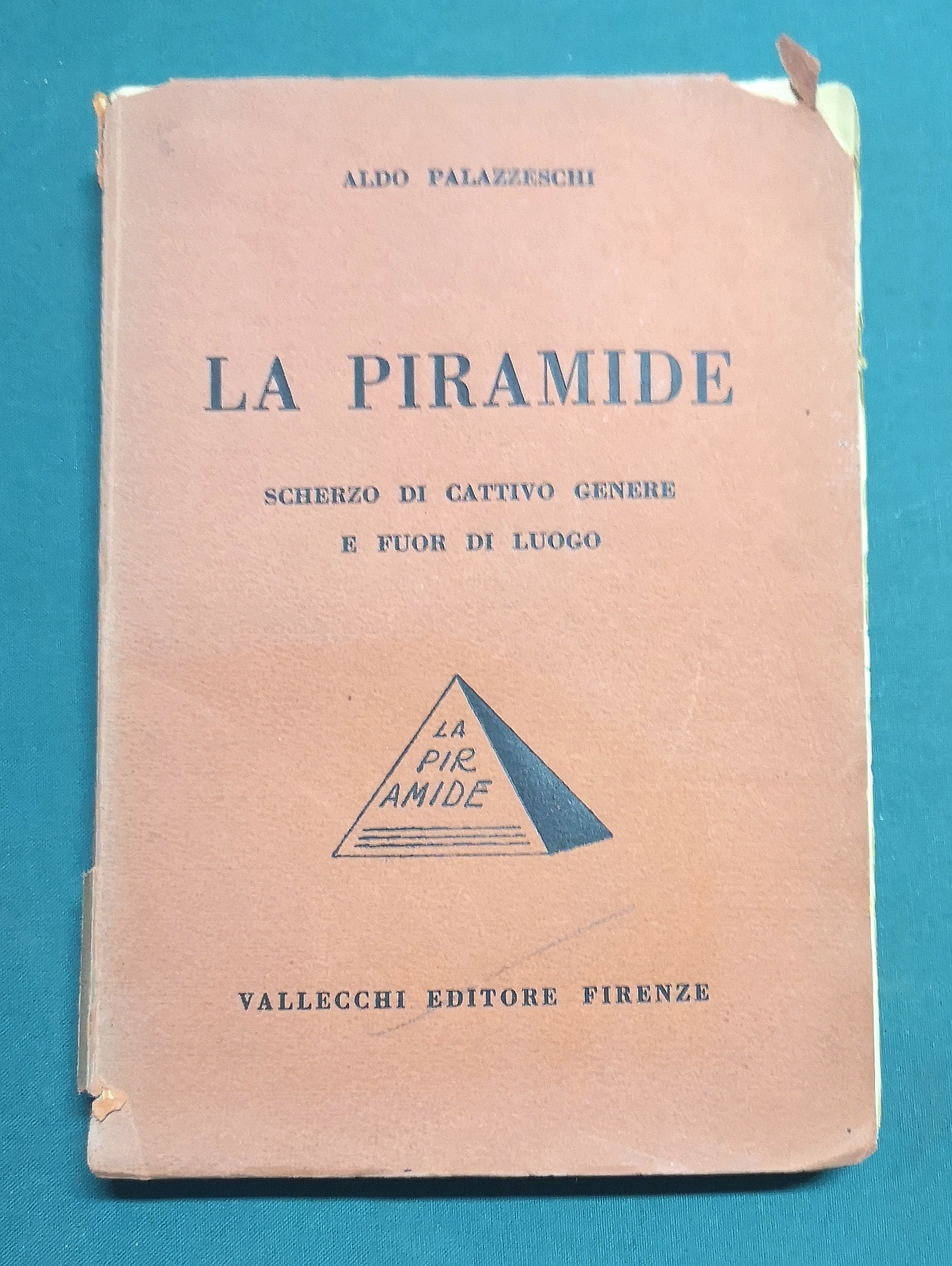 La piramide. Scherzo di cattivo genere e fuor di luogo.