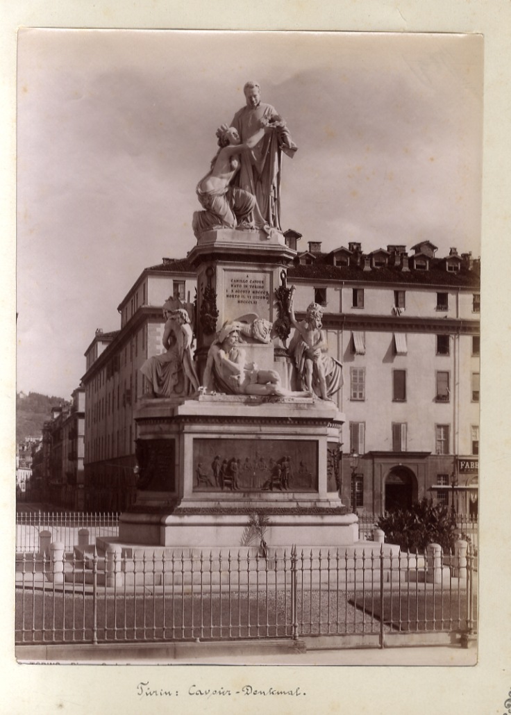 TORINO - Monumento a Cavour in piazza Carlo Emanuele II …