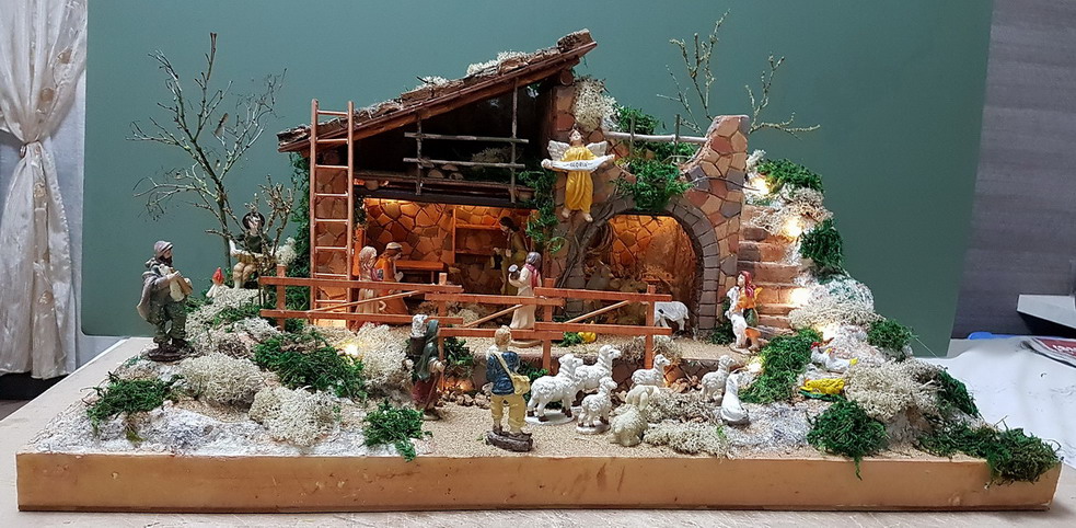 DIORAMA con AMBIENTAZIONE NATALIZIA (Nascita di GesÃ¹) realizzato interamente a …