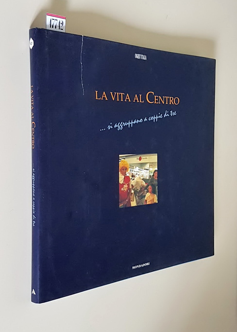 LA VITA AL CENTRO .si aggruppano a coppie di tre …