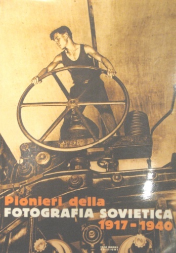Pionieri della fotografia sovietica 1917-1940. Introduzione di Grigorij Šudakov. Prefazione …