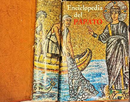 Enciclopedia del Papato. Due volumi.