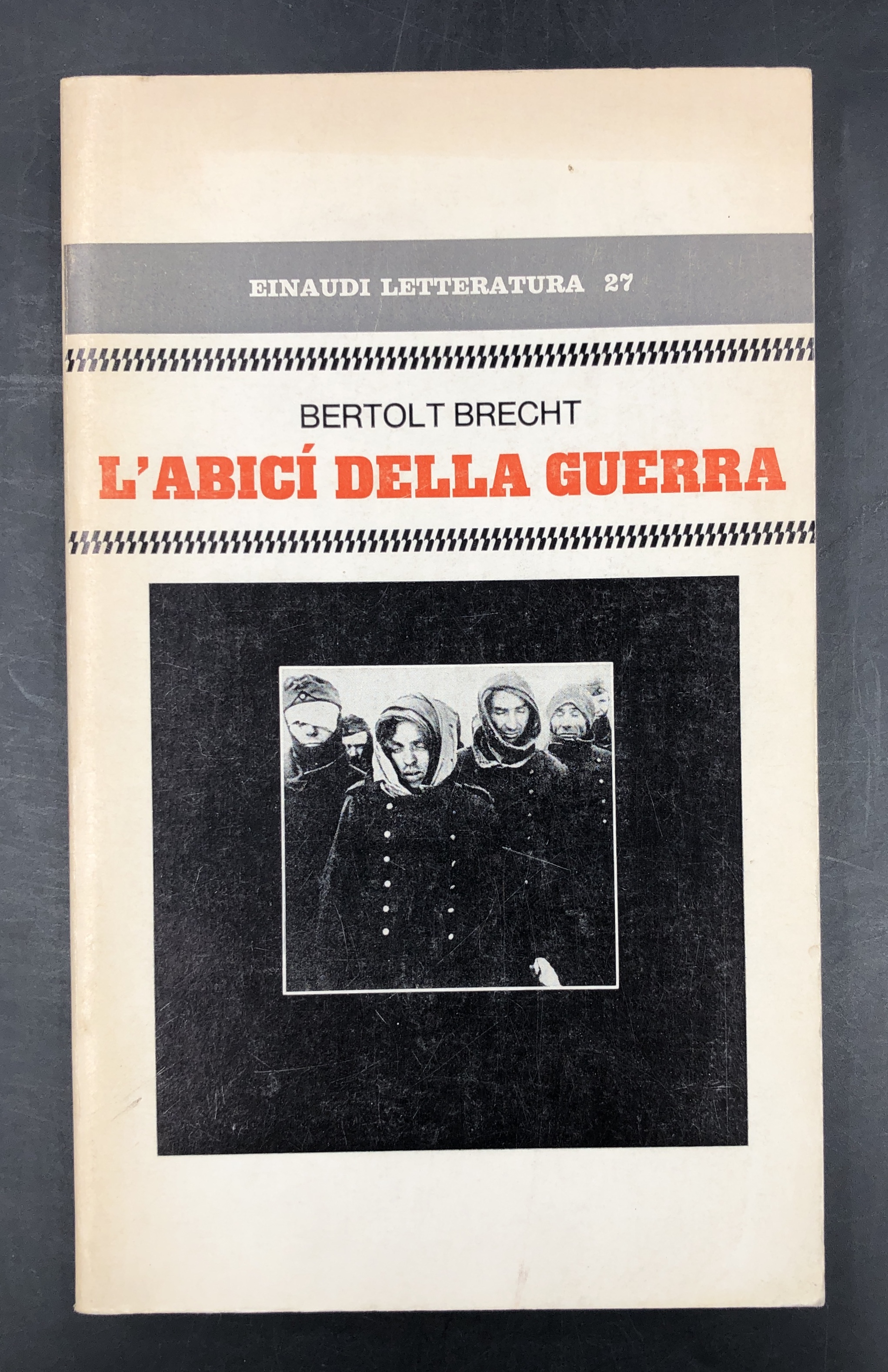 L'ABICì della GUERRA. Traduzione di Roberto Fertonani. Einaudi Letteratura 27,