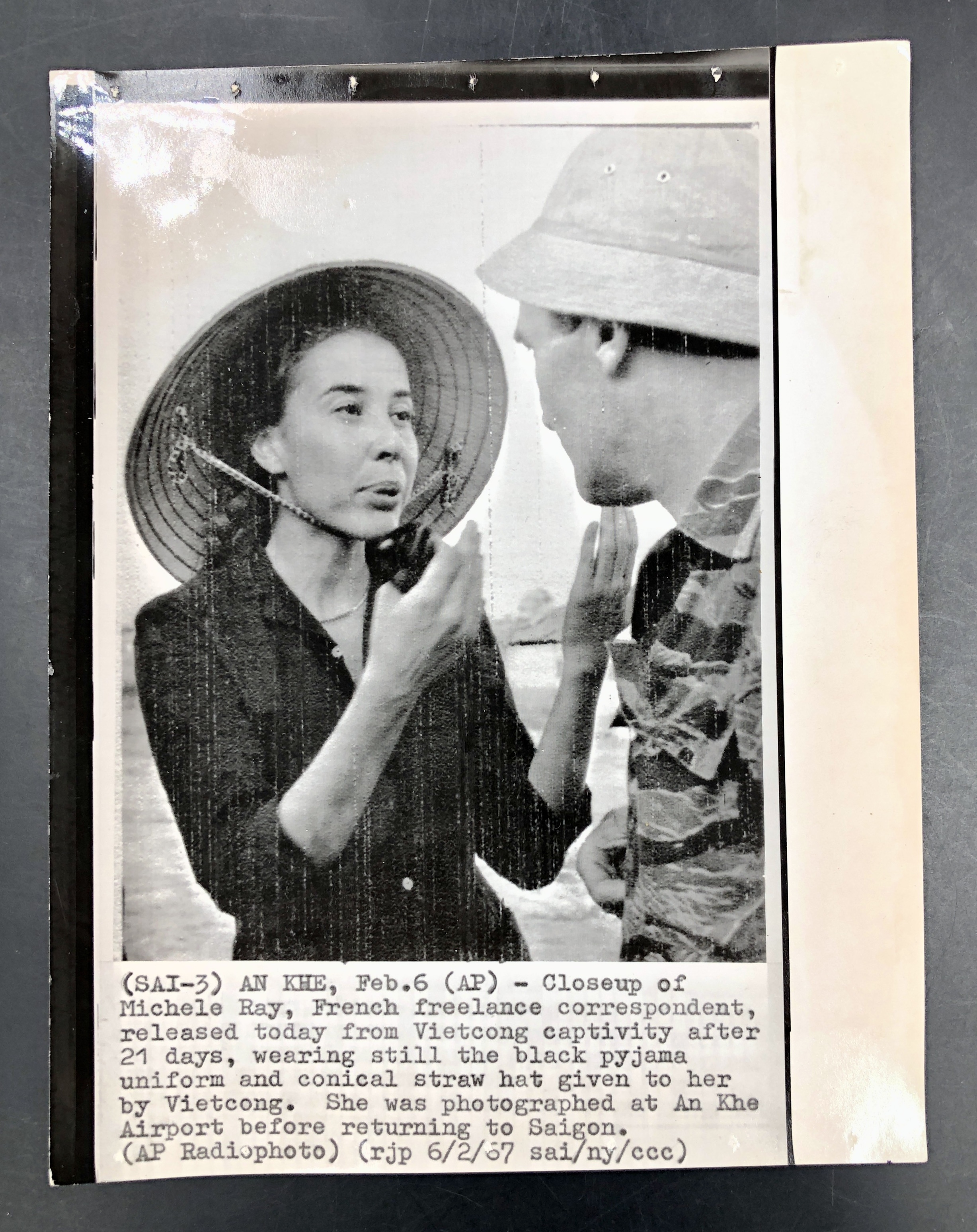 Michèle RAY in VIETNAM. Serie di 5 FOTOGRAFIE d'agenzia sulla …