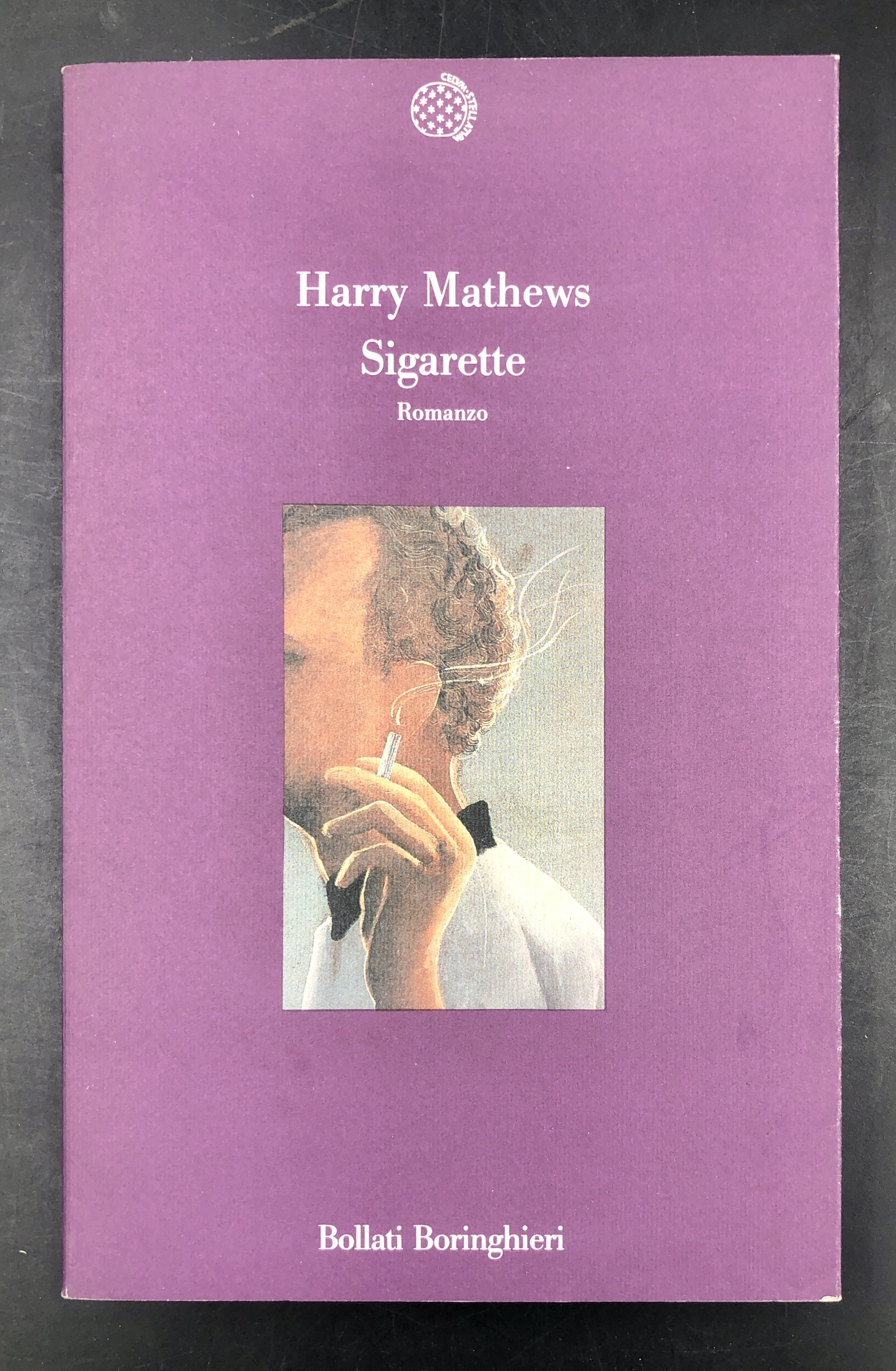 SIGARETTE. Romanzo. [Storie di ricca borghesia dell'East Coast in una …