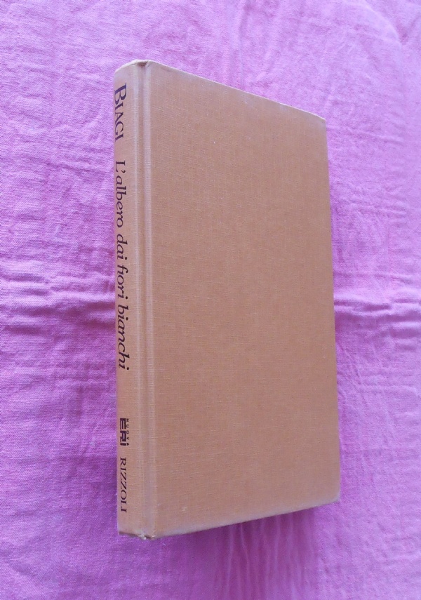 L’ALBERO DAI FIORI BIANCHI