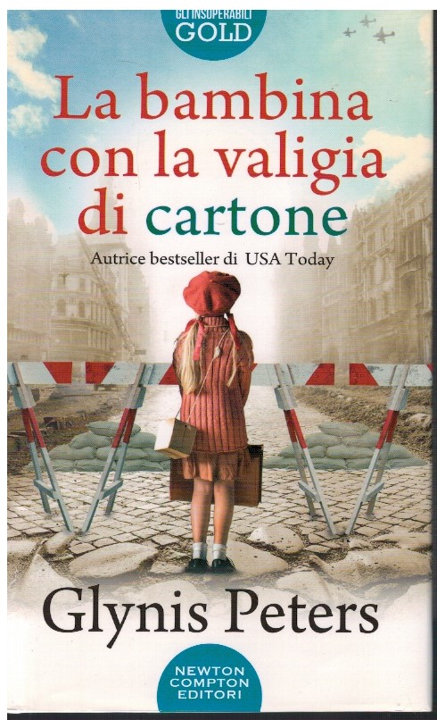 La bambina con la valigia di cartone