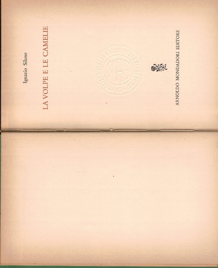 La volpe e le camelie