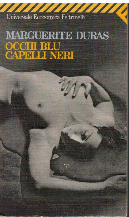 Occhi blu capelli neri