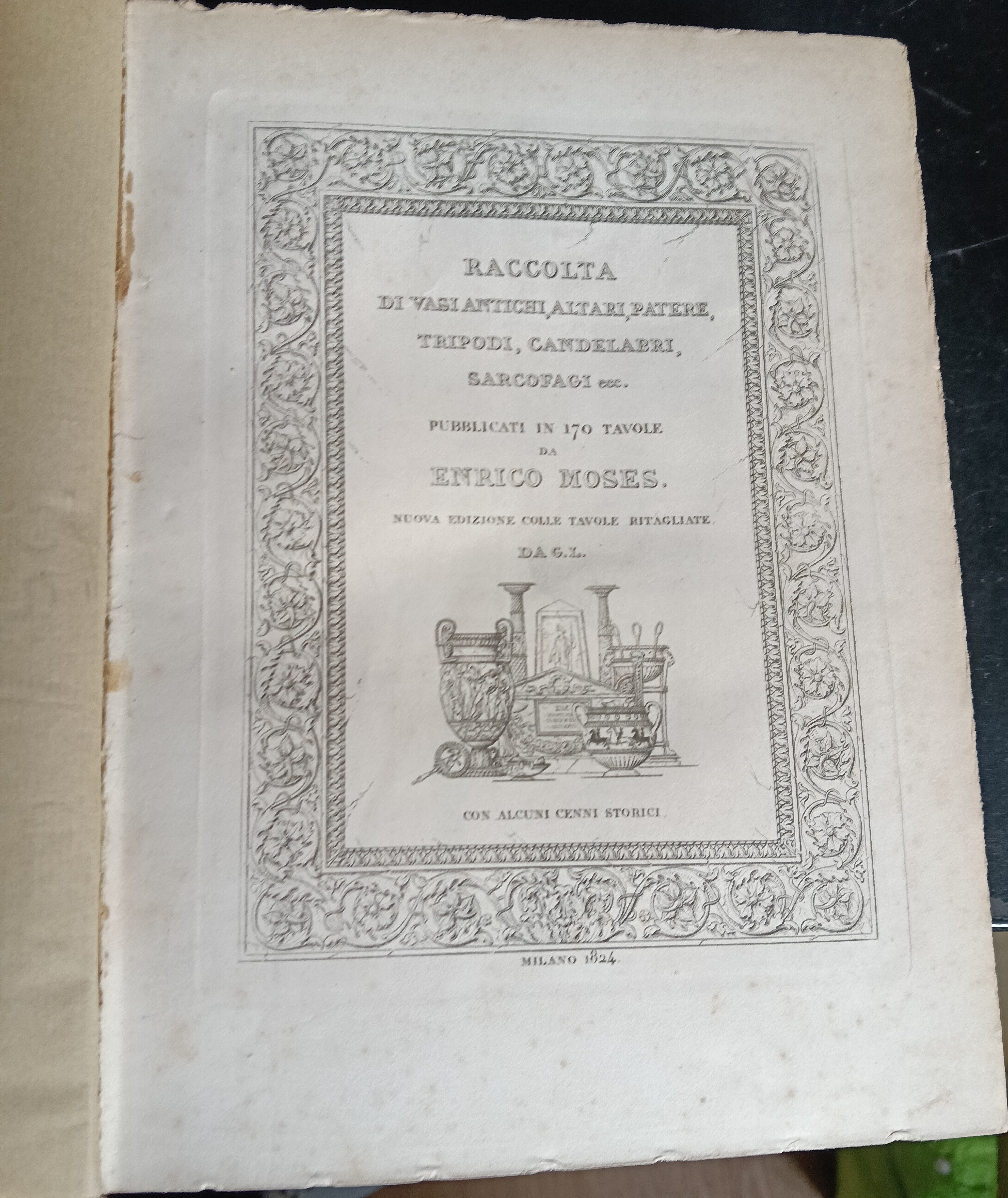 Raccolta di vasi antichi, altari, patere, tripodi, candelabri, sarcofagi ecc.
