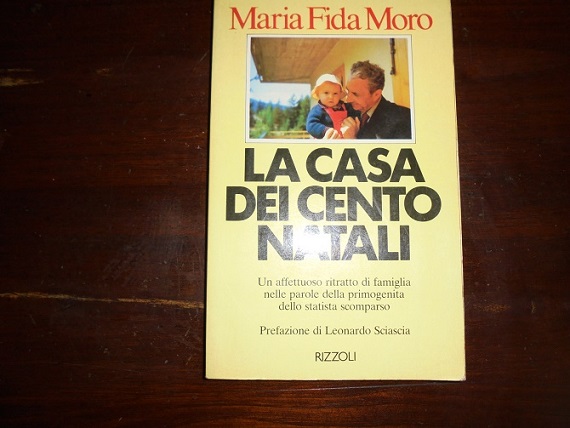 LA CASA DEI CENTO NATALI Un affettuso ritratto di famiglia …