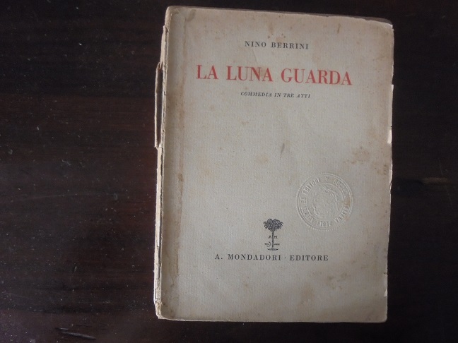 LA LUNA GUARDA Commedia in tre atti.