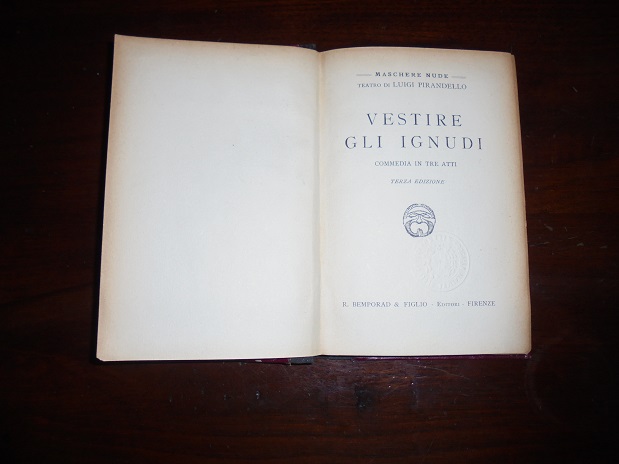 VESTIRE GLI IGNUDI Commedia in tre atti. Terza edizione.